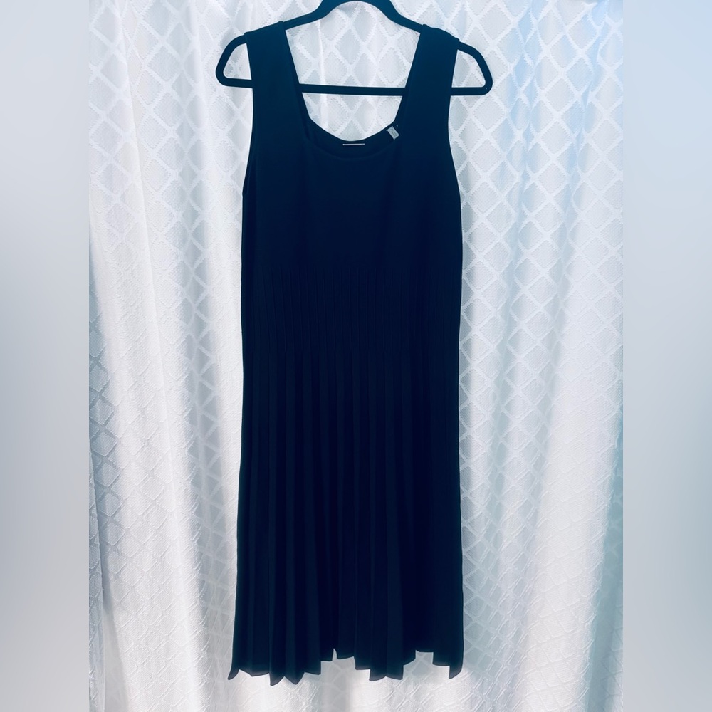 Elie Tahari Black Pleated Midi Dress